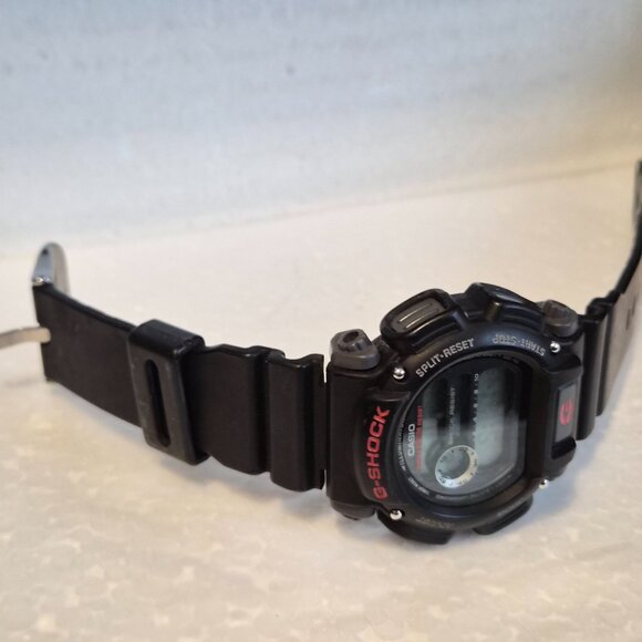 G Shock Digital Black and red - Picture 4 of 9